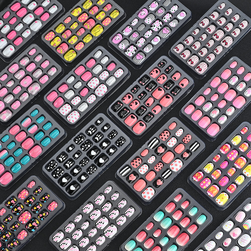 24 sztuki / pudełko Kreskówkow – Nail Art Xs recenzja i cena